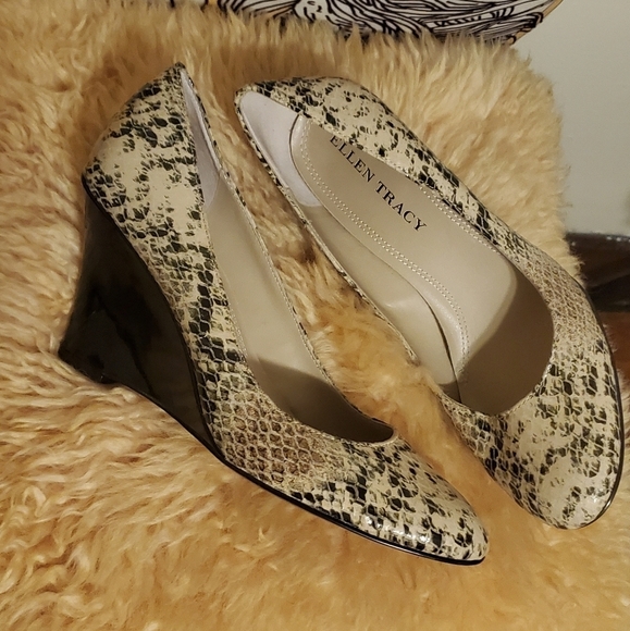 Ellen Tracy Gloria sneak print Wedges upper leather Shoes size 6M - Picture 1 of 12